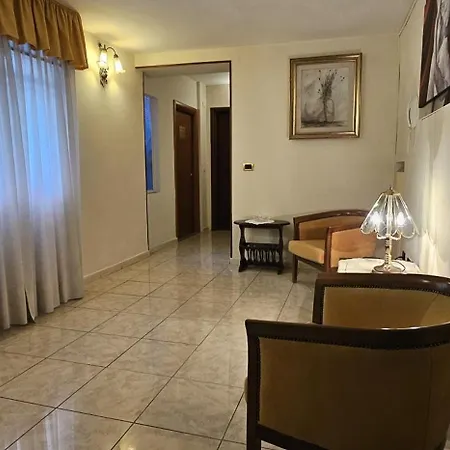 King And Apartment